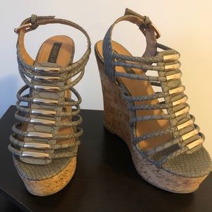 5.5inch green snake skin wedges with gold accents